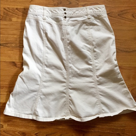 Cream Flared Knee-Length Skirt (5/6) - Picture 3 of 3